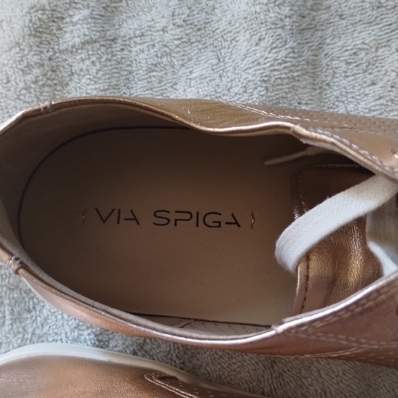 VIA SPIGA Women's Rose Pink Athletic Shoes - Size 10M (Pre-Owned) with box - Picture 2 of 3